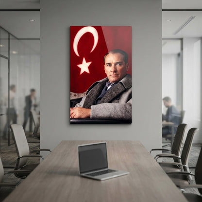 Atatürk Portresi Bayraklı Dikey Cam Tablo