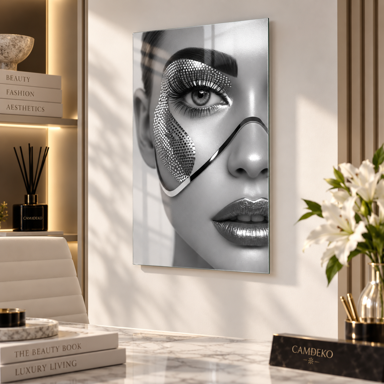 Krom taşlı kadın portre cam tablo premium güzellik stüdyosu mockup