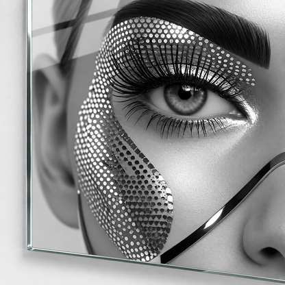 Krom taşlı kadın portre UV baskı yakın plan detay