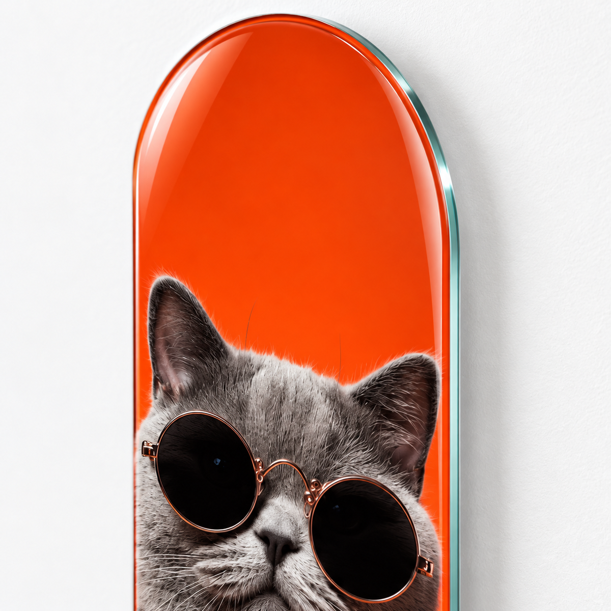 Gözlüklü Kahveci Kedi Dikey Skate Board Cam Tablo – Cam kenarı detayı
