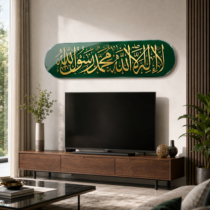 Yeşil gold Kelime-i Tevhid Skate Board yatay cam tablo salon mockup