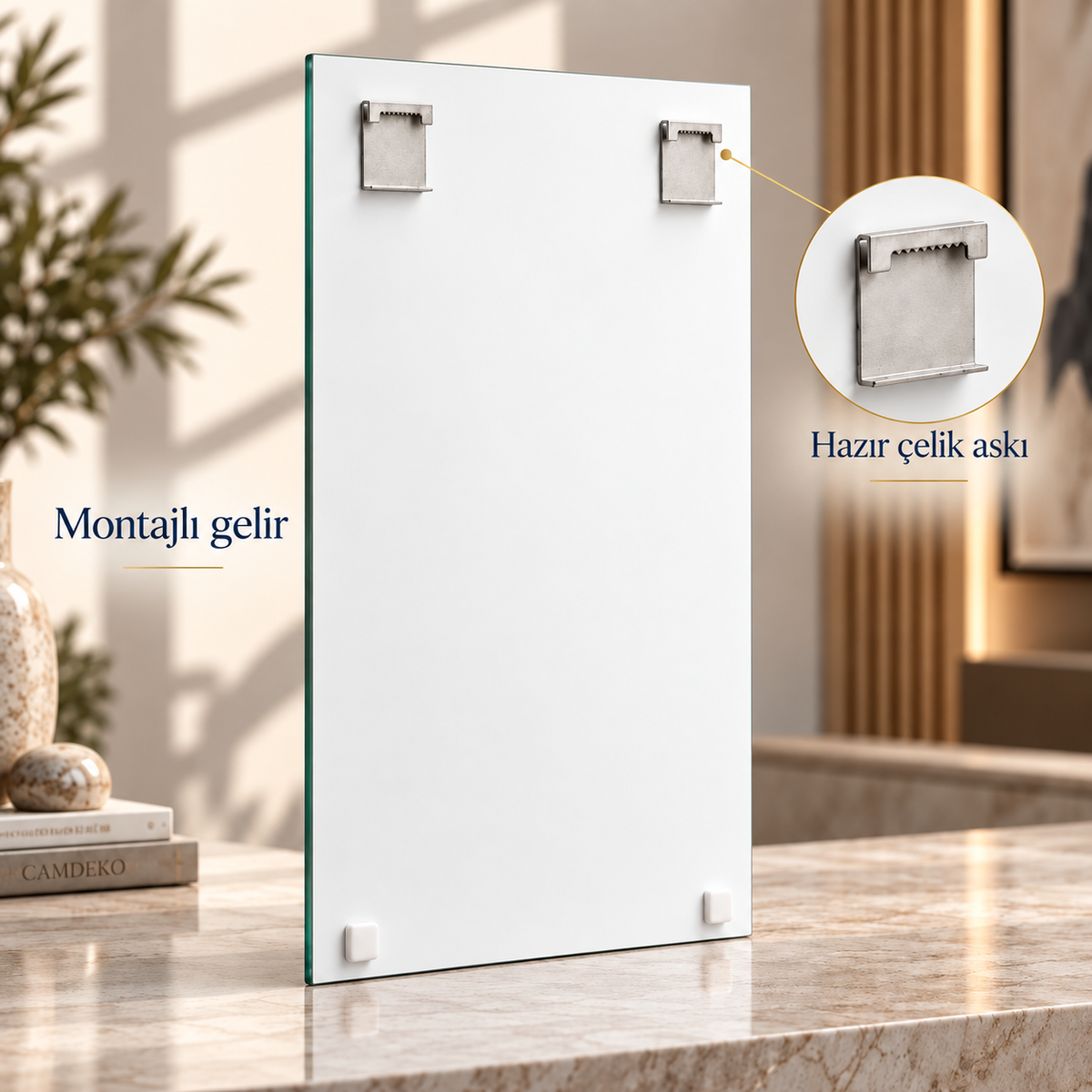 CAMDEKO dikey cam tablo beyaz arka yüzü, montajlı iki çelik askı aparatı ve iki beyaz denge tamponu