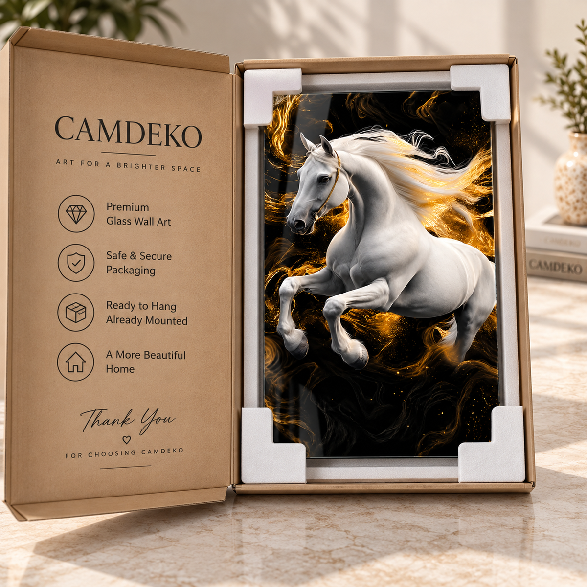 Beyaz at ve gold ışık temalı dikey cam tablo CAMDEKO koruyucu paketleme görseli