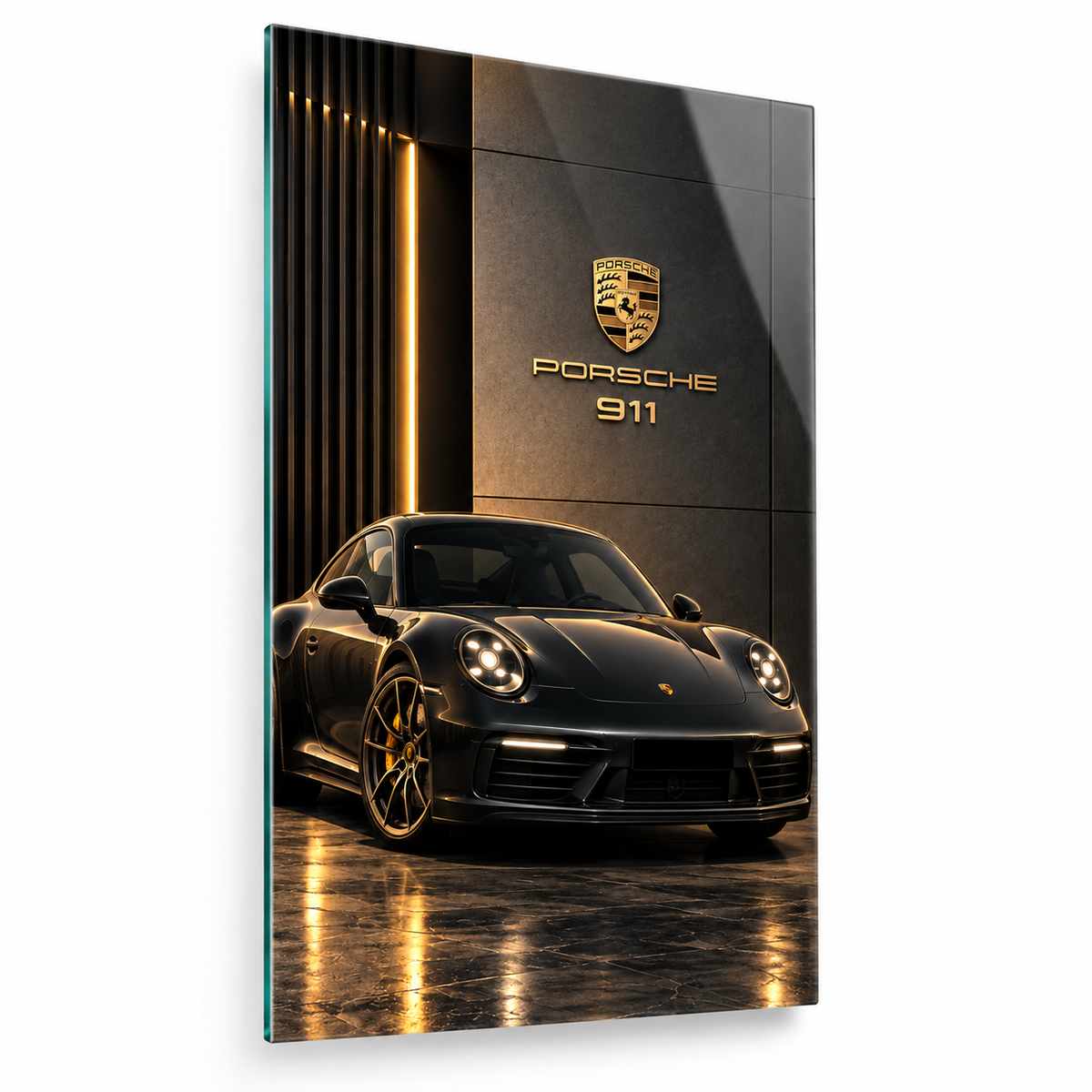 Siyah Porsche 911 gold detaylı dikey cam tablo hafif açılı beyaz zemin vitrin görseli