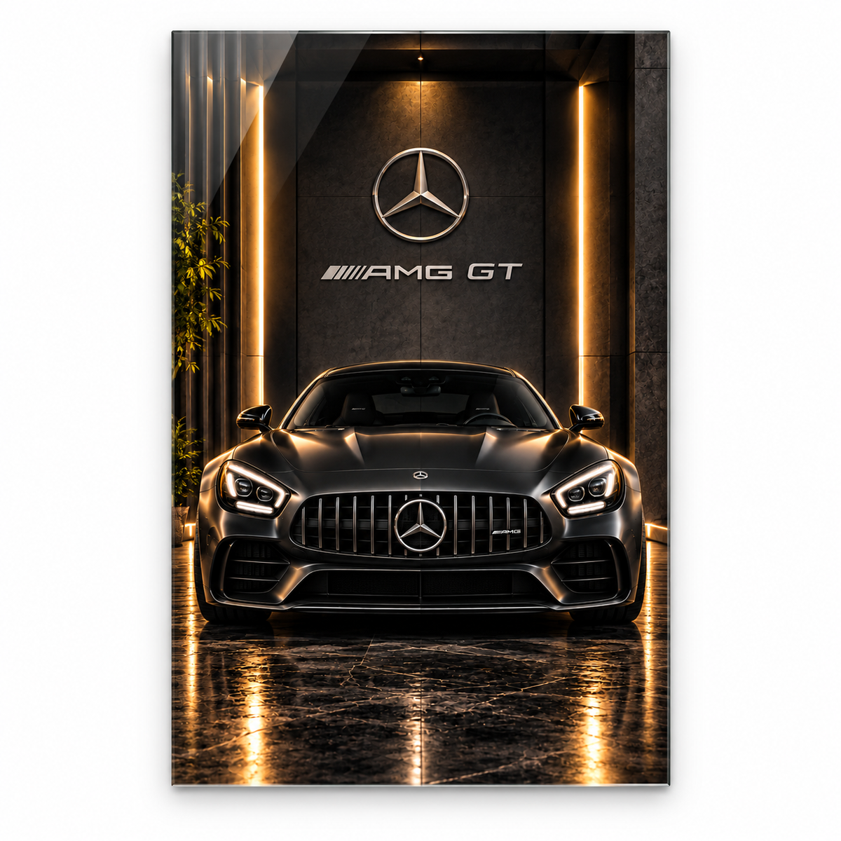 Mercedes AMG GT dikey cam tablo, beyaz zeminde vitrin görünümü