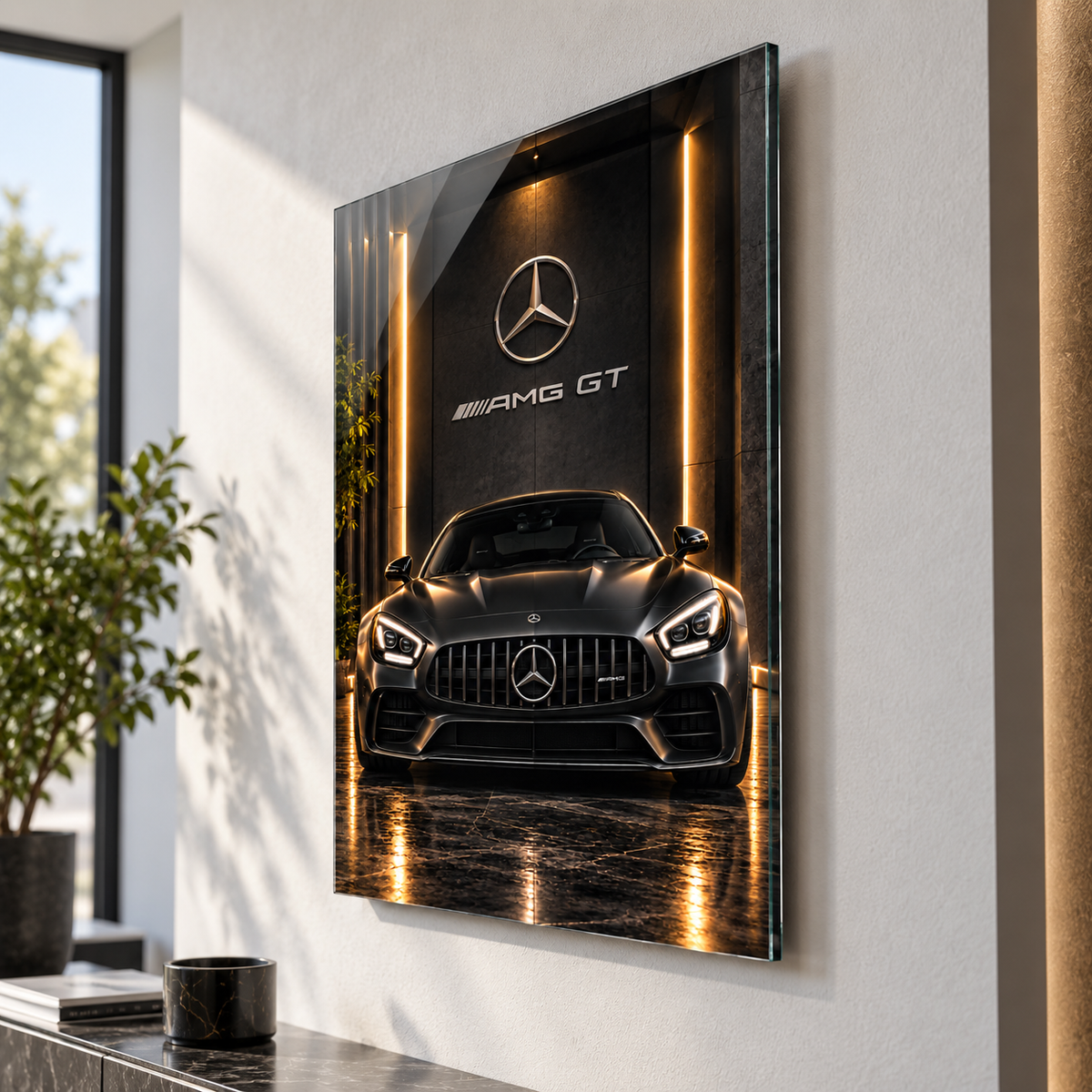 Mercedes AMG GT cam tablonun duvardan yaklaşık 2 cm yüzer görünümü